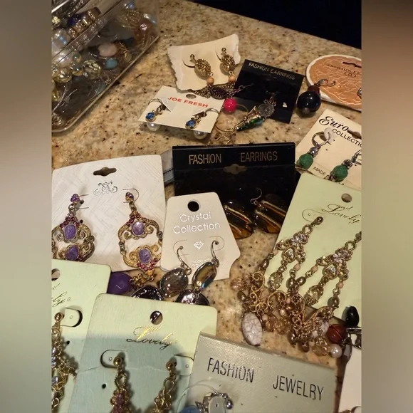 Variety of vintage costume jewelry - Earrings - Picture 15 of 16